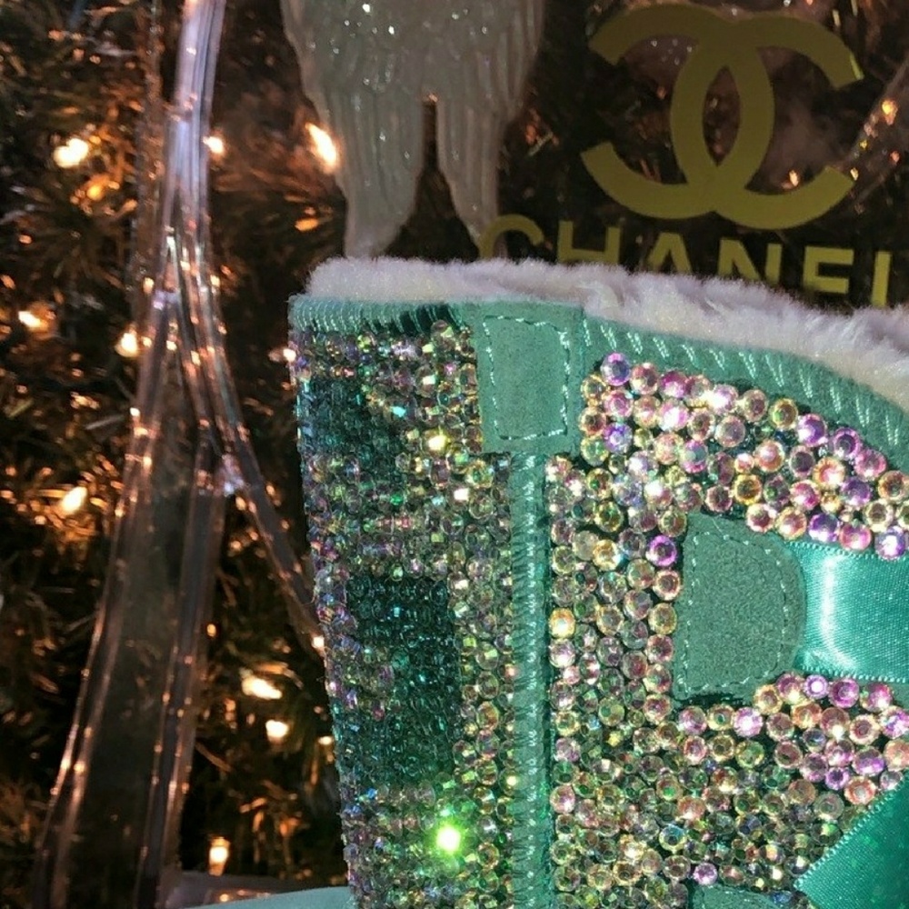 Amazing customize uggs - Picture 2 of 6